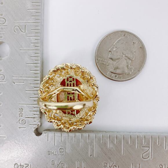 Signed Amedeo Gold Tone Victorian Revival Resin Cameo Statement Ring Size 7.25 - Picture 11 of 11